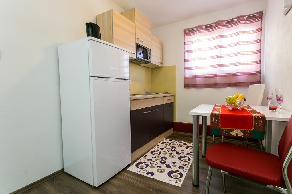 Apartments Tomas Трогир Экстерьер фото
